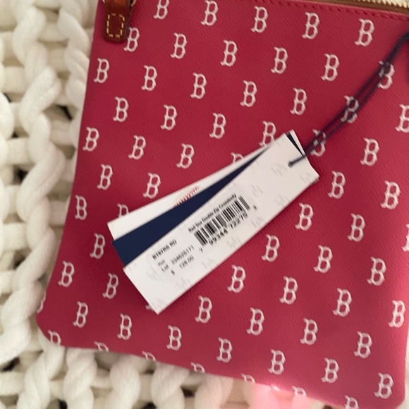 Dooney & Bourke Women's Boston Red Sox ⚾️Signature Small Zip - Picture 12 of 12